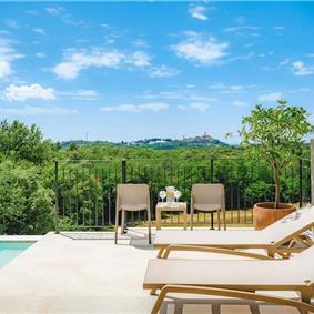 Luxury 4-Bedroom Villa with generous sized Infinity Pool near Buje, Istria. Sleeps 8